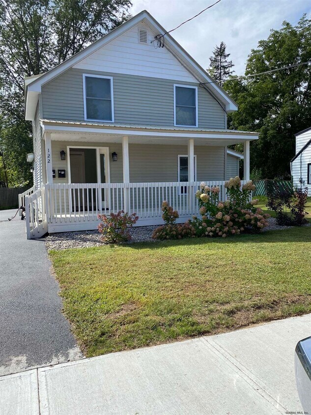 Primary Photo - 122 Hudson St