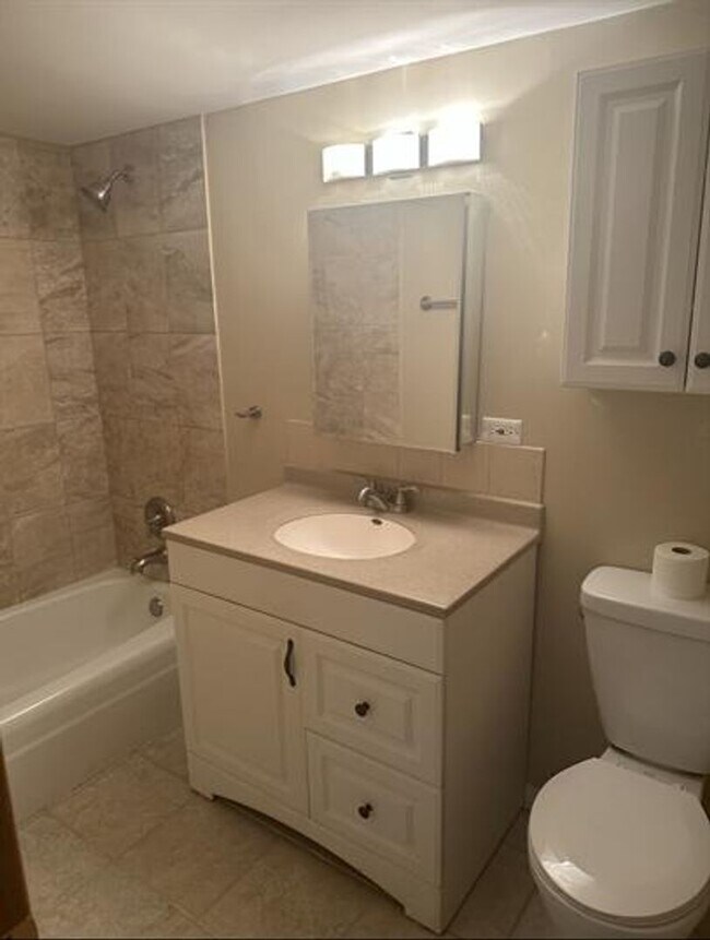 Foto del edificio - Forest Park Functional 1bd/1ba