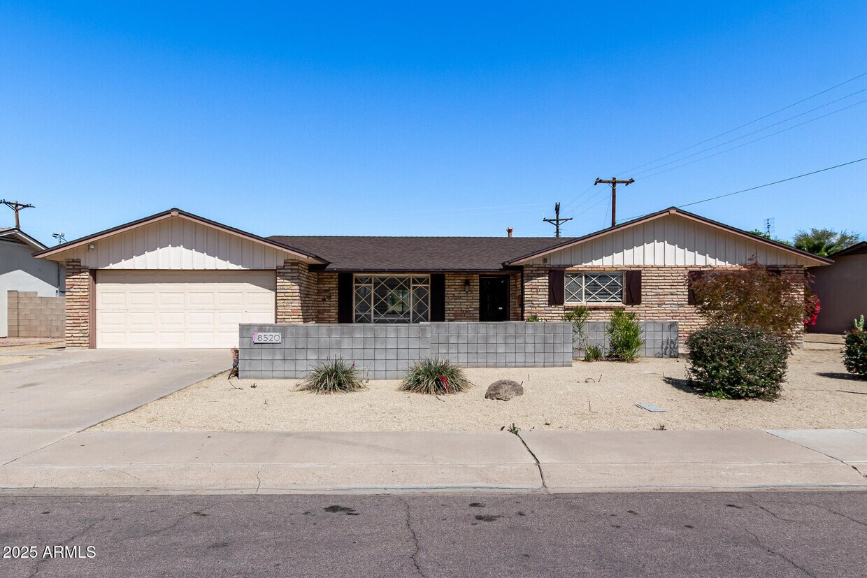 Foto principal - 8520 E Turney Ave