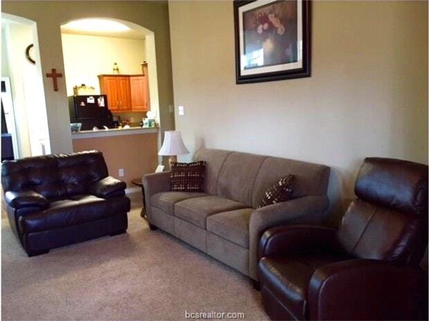 Foto del edificio - 2810 Silver Oak Dr