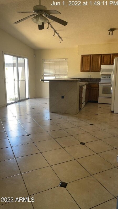 Building Photo - 904 W Malibu Dr