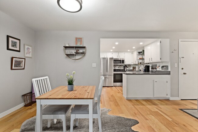 Foto del edificio - 1234 Taylor Ave N