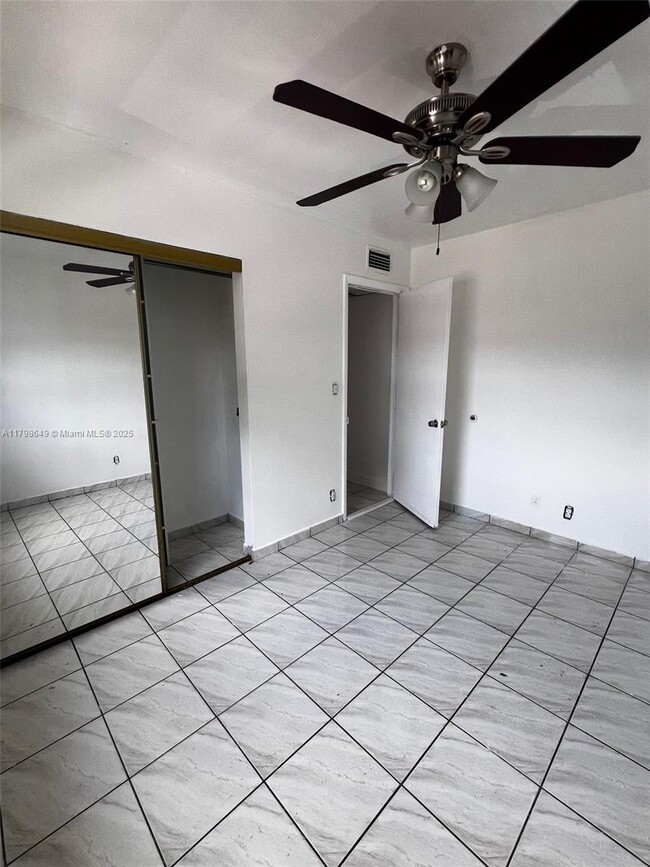 Building Photo - 12831 SW 43rd Dr