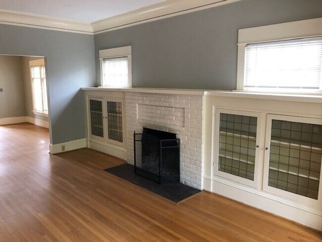 Building Photo - Ravenna Home