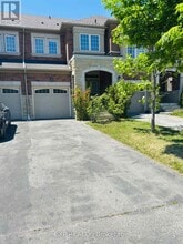Building Photo - 30 Isherwood Cres