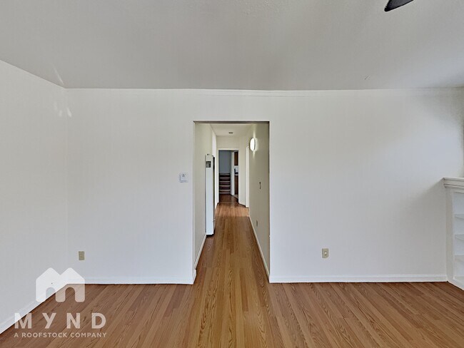 Foto del edificio - 516 105th Ave Apt A