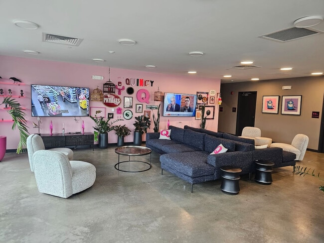 Building Photo - 501 N Perth St