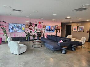 Building Photo - 501 N Perth St