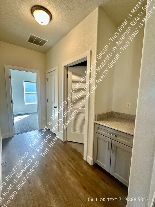 Foto del edificio - 8313 Noreen Falls Dr