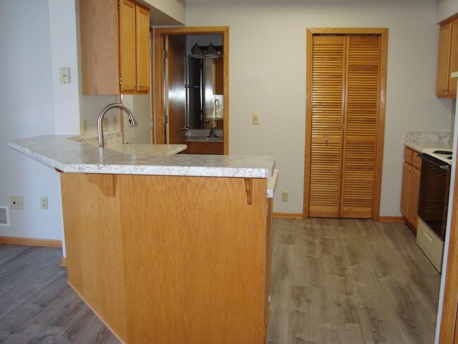 Building Photo - 1846 Sapphire Point