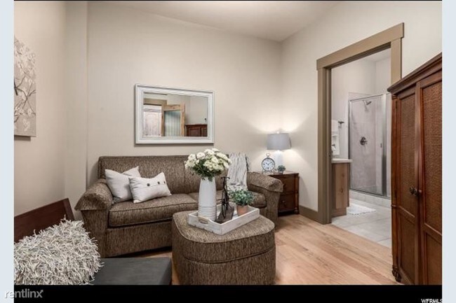 Building Photo - 1 br, 1 bath  - 86 N University Ave Apt 608