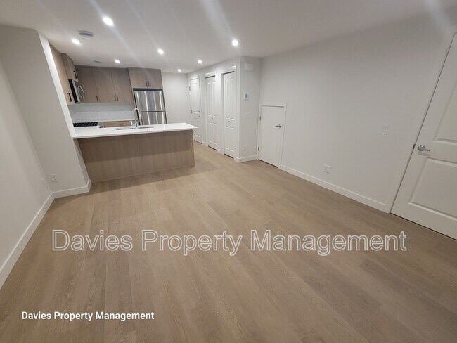 Photo du bâtiment - 2222 Muckleplum Cres SW