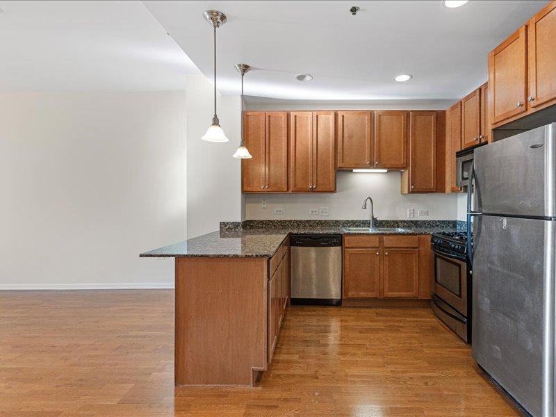 Foto principal - 2 bedroom in Chicago IL 60613