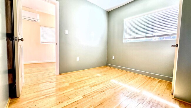 Foto del edificio - 3117 Newton St