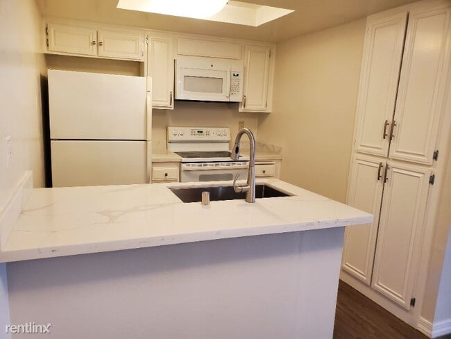 Building Photo - 2 br, 2 bath Condo - 50 Massolo Dr.