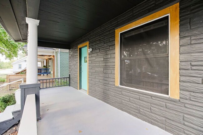 Building Photo - $$$ FREE  December rent $$