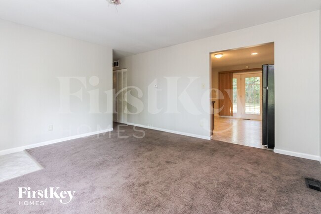 Building Photo - 10207 Catalina Dr