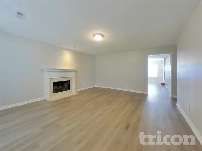Foto del edificio - 3001 Deer Trail Dr