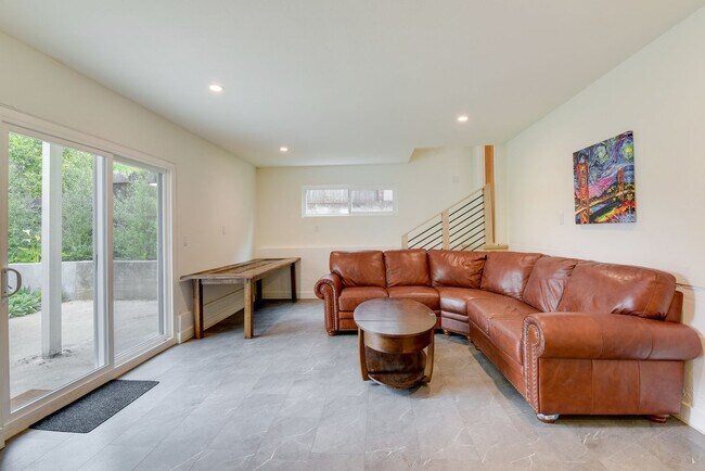 Foto del edificio - 7323 Waldo Ln