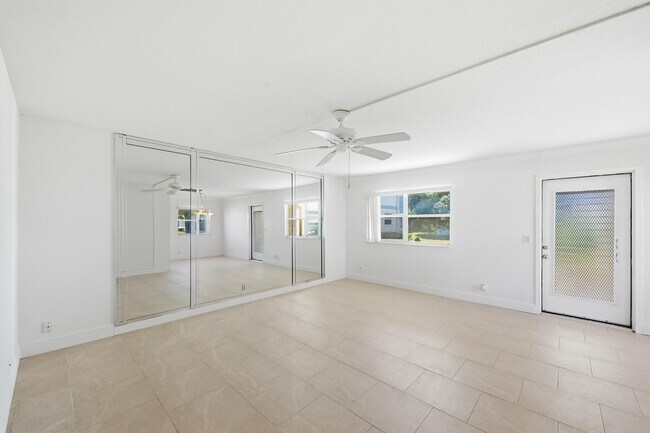 Building Photo - 452 Brittany Dr