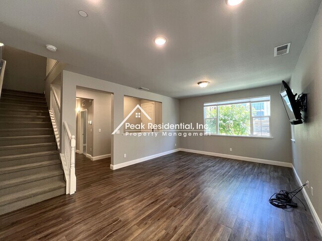 Foto del edificio - Updated 4bd/3ba Roseville Home in Gated Co...