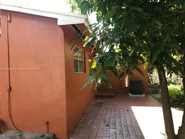Foto del edificio - 311 NE 57th St