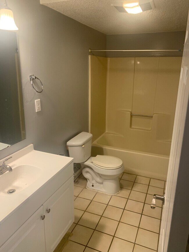 Building Photo - 712 London Acres Dr