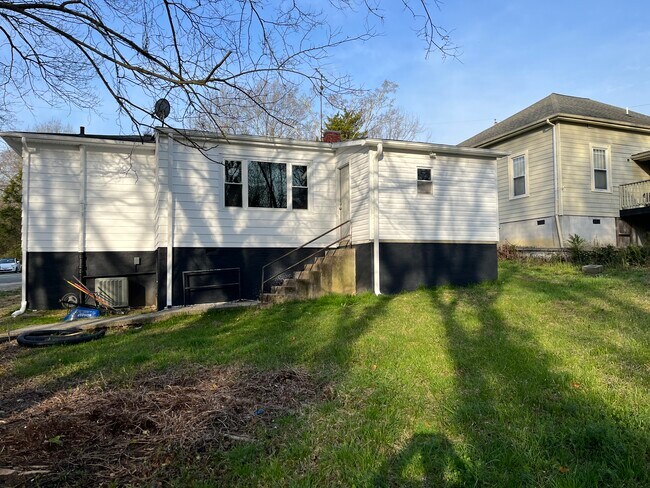 Foto del edificio - 1803 Spring Ave