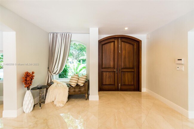 Building Photo - 3500 Munroe Dr