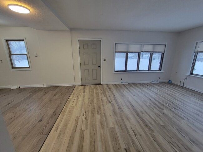 Building Photo - 802 Le Hillier St