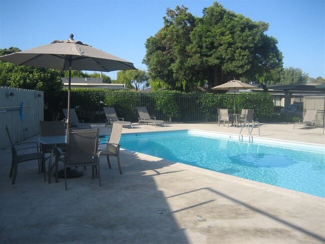 Foto del edificio - 1330 Byron Dr