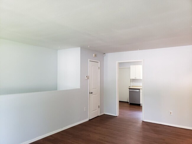 Building Photo - 4201-4203 Pine