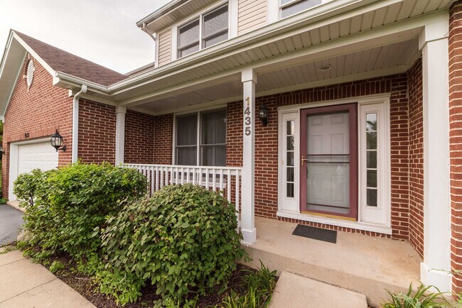 Building Photo - 1435 Falcon Ln
