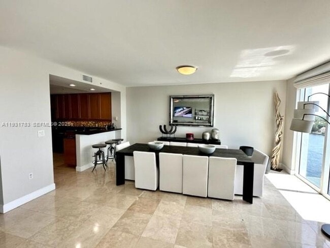 Foto del edificio - 20201 E Country Club Dr