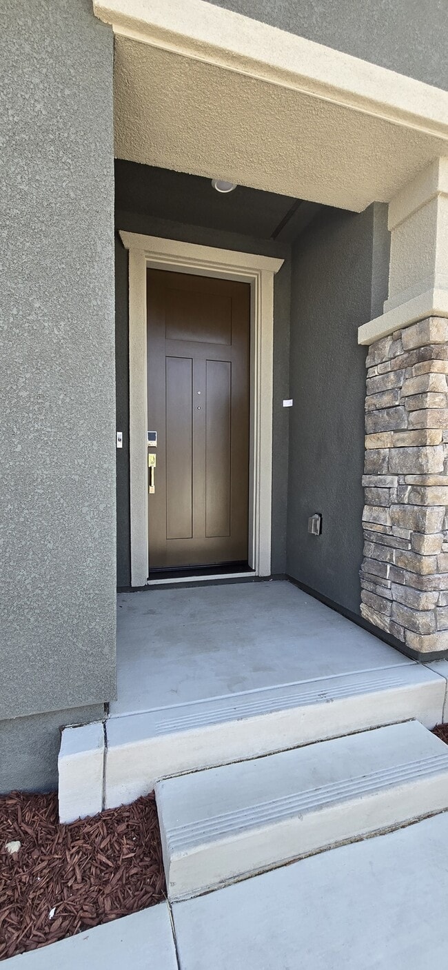 Foto del edificio - Brand New 2025 Solar-Powered 4 Bed, 3 Bath...