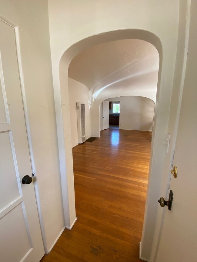Building Photo - Crown Point Charmer~ 2Bdrm 1Bath Plus 2 Ca...