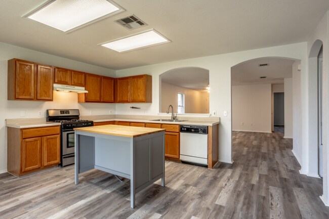 Building Photo - 6012 Speyside Dr