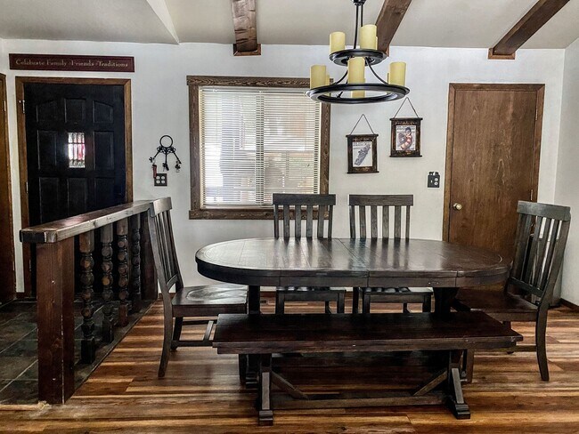 Building Photo - New to the Rental Market! FURNISHED Custom 3 Bdrm Hm w/Garage