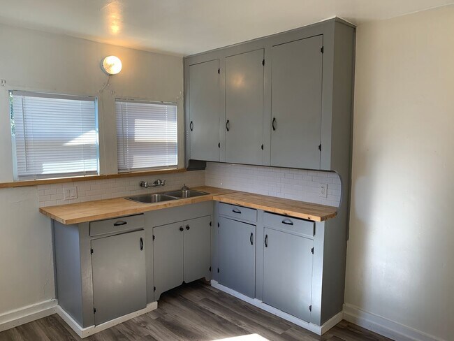 Foto del edificio - Rare One bedroom single family home