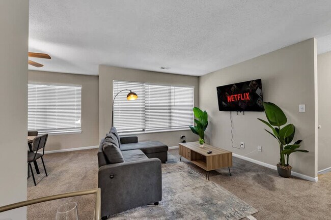 Foto del edificio - 3201 Stones Throw Ln