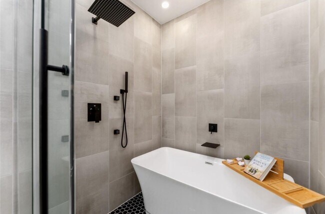 Foto del edificio - 4121 Shelby Cir