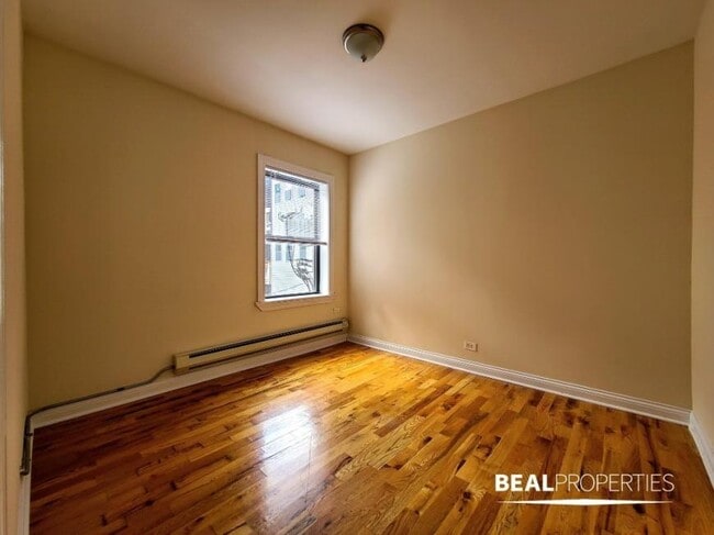 Building Photo - 1 bedroom in CHICAGO IL 60613