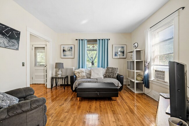 Foto del edificio - 2408 Dupont Ave S