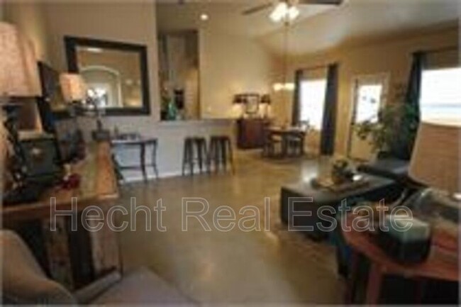 Foto del edificio - 2556 Pahmeyer Rd