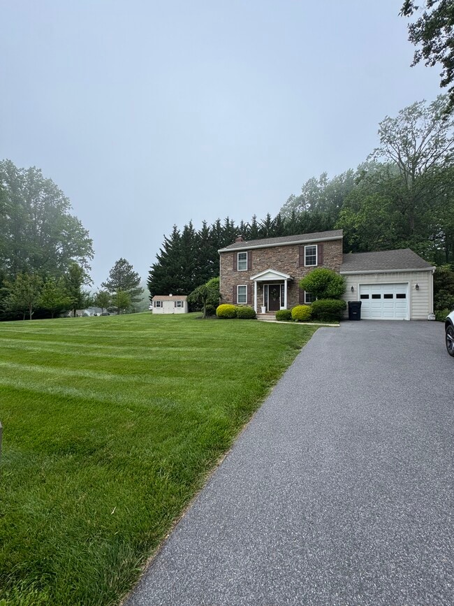 Building Photo - 2114 Deadora Rd
