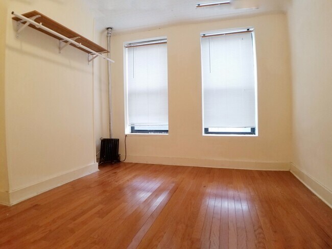 Building Photo - 1316 Halsey St