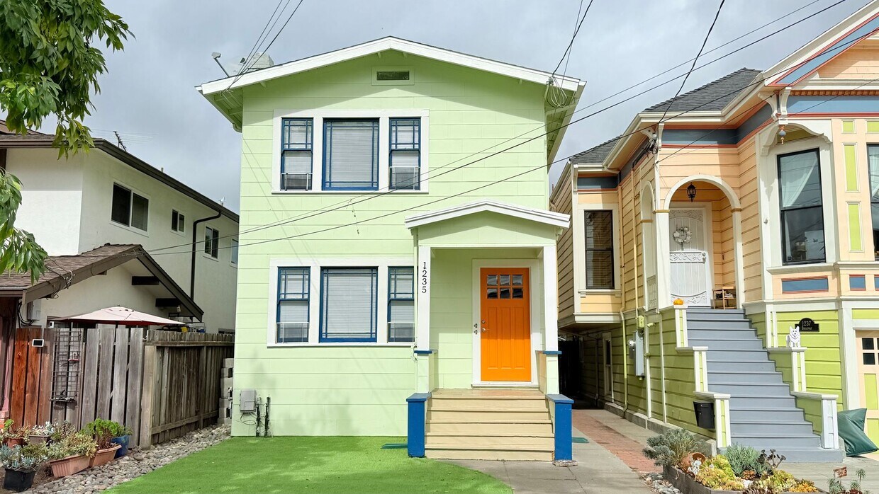 Primary Photo - 1235 Broadway