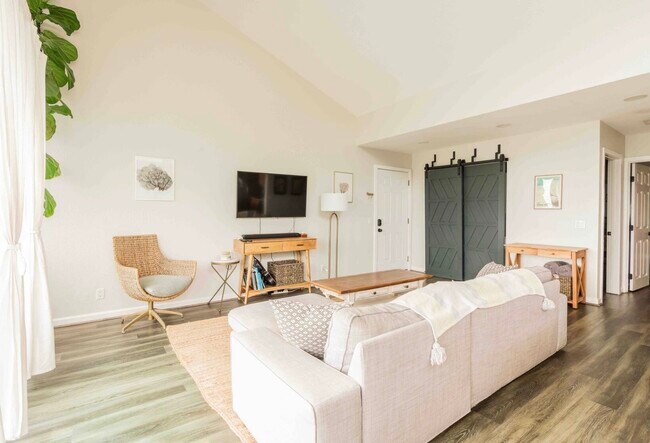 Lavadora secadora en armario - 84-575 Kili Dr