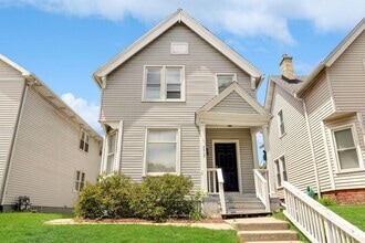 Building Photo - 2407 N Oakland Ave