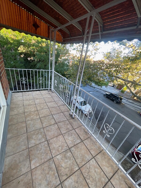 Building Photo - 72 Paerdegat 2nd St